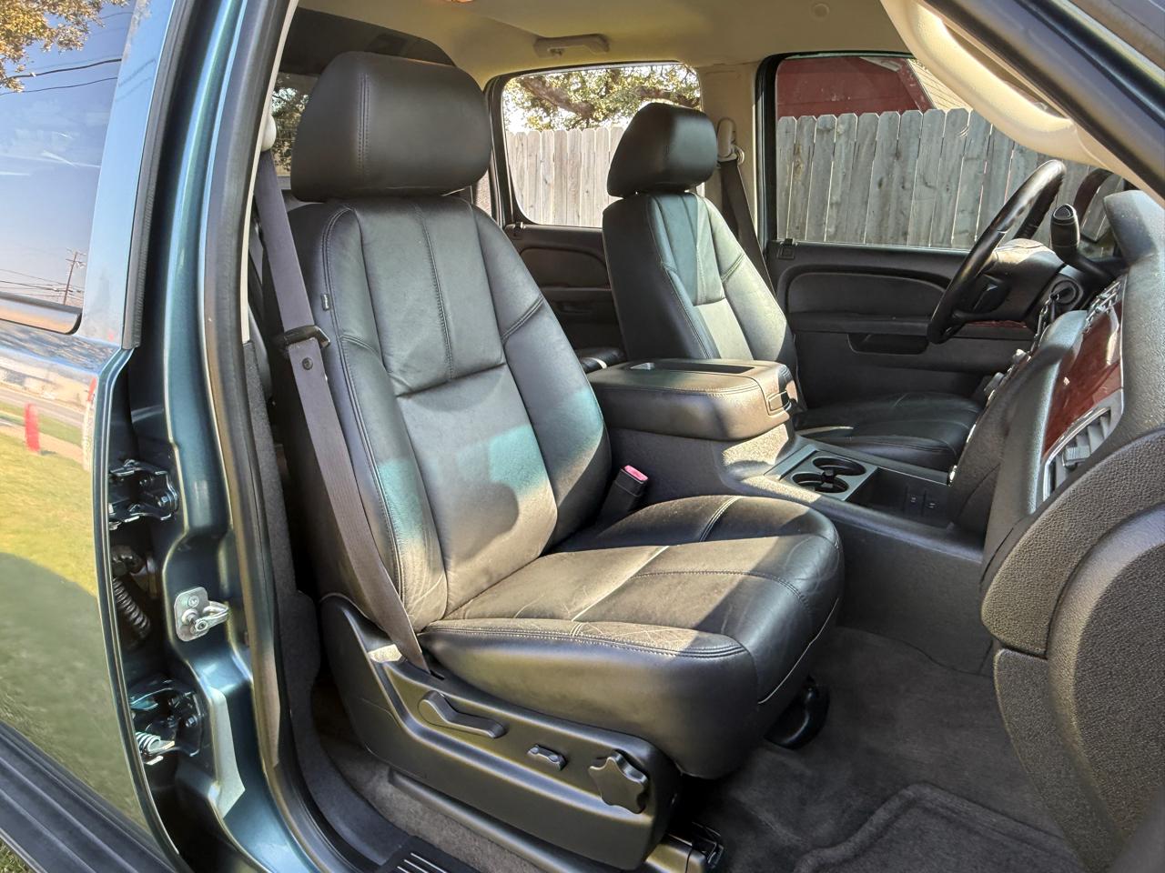 Chevrolet Avalanche LT 2WD 2010