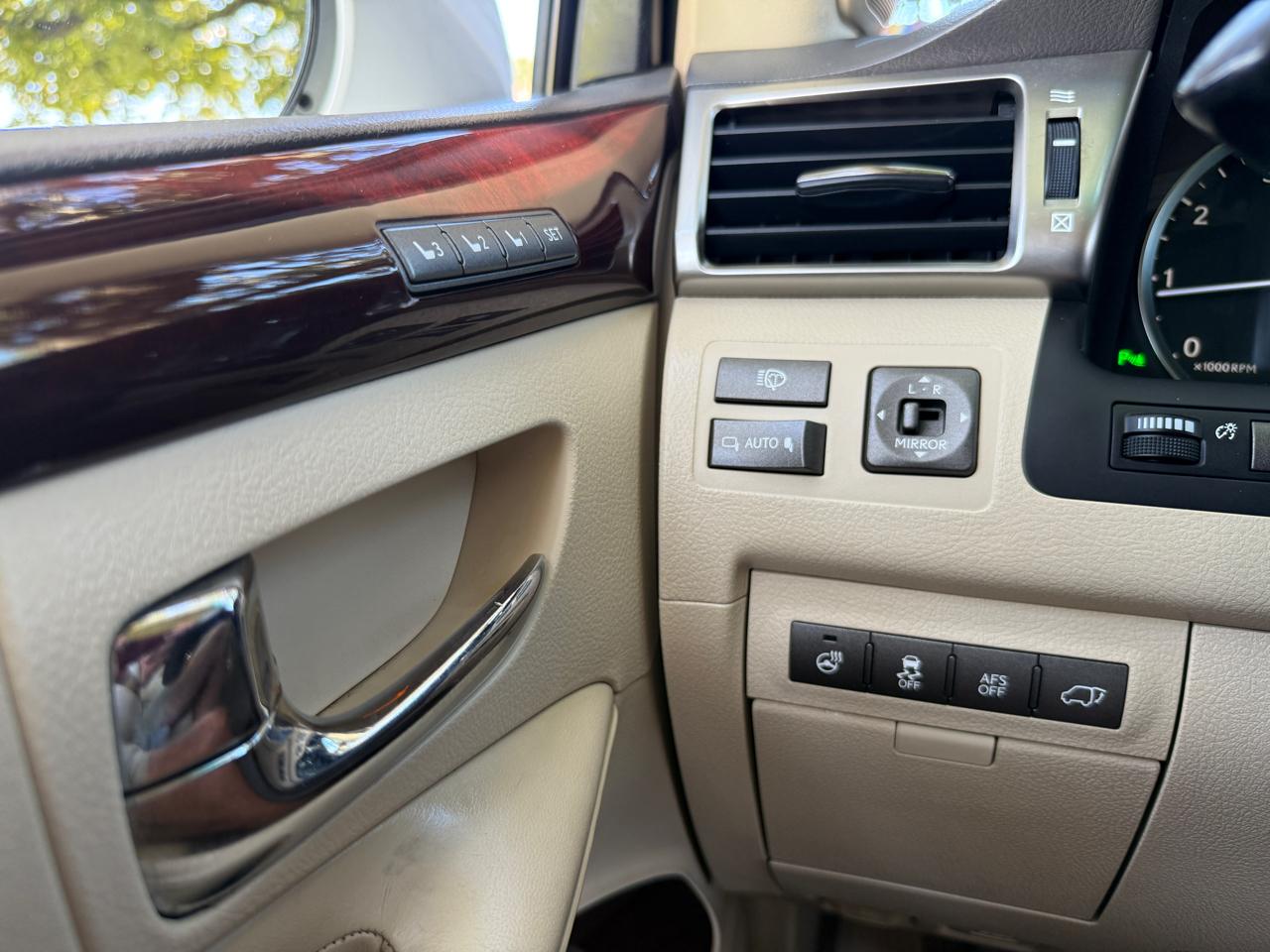 Lexus LX 570 Sport Utility 2013