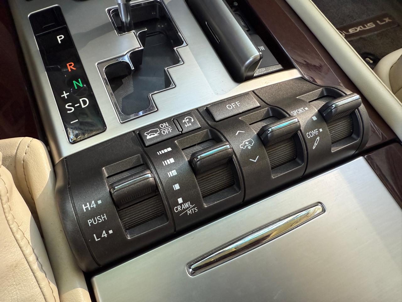 Lexus LX 570 Sport Utility 2013
