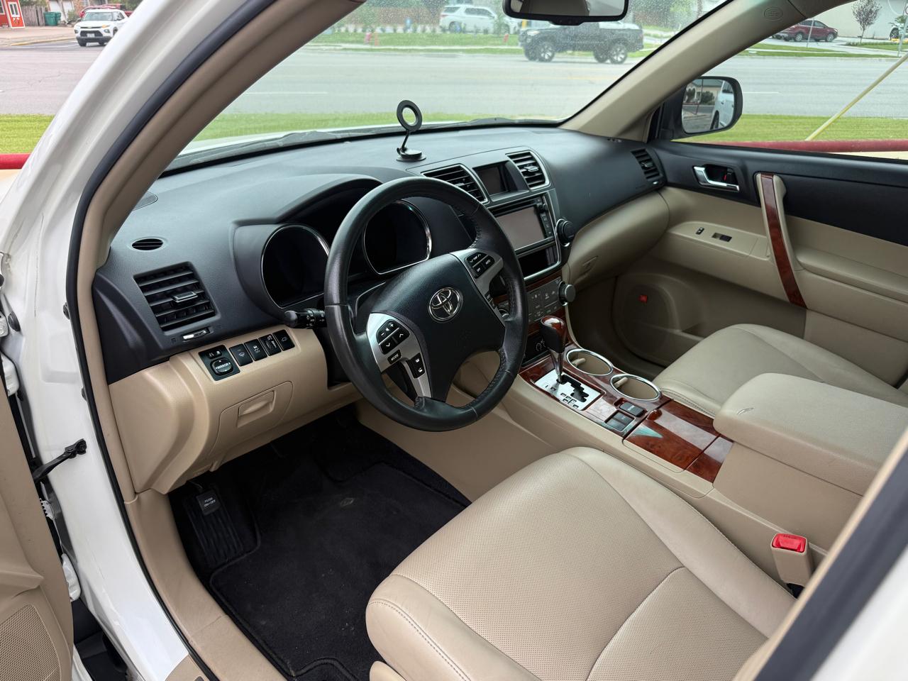 Toyota Highlander Limited 2WD 2013