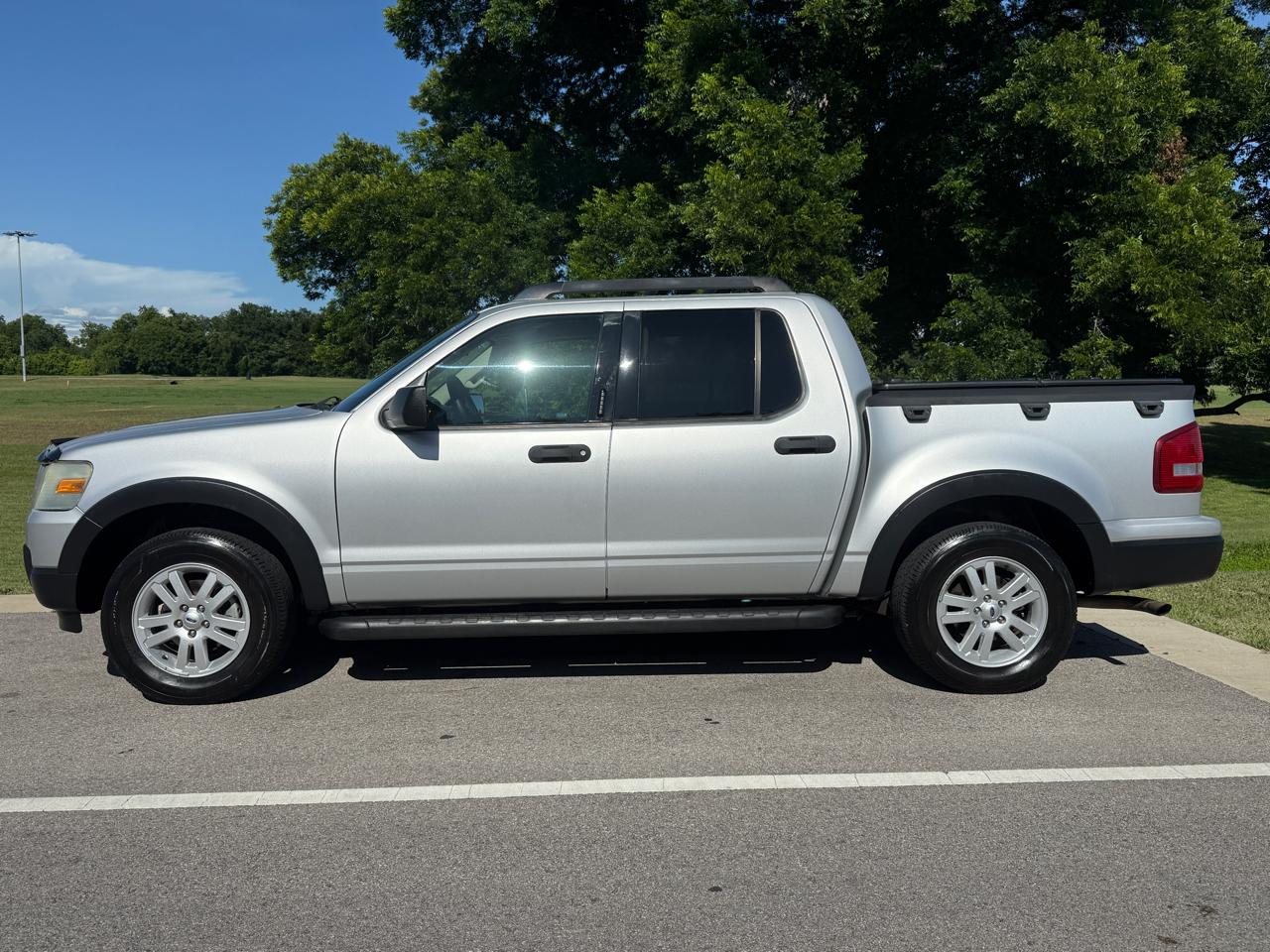 Ford Explorer Sport Trac XLT 4.0L 2WD 2010