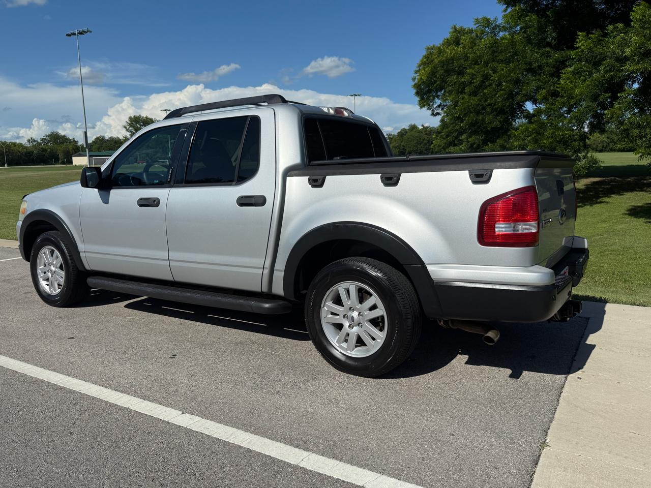 Ford Explorer Sport Trac XLT 4.0L 2WD 2010