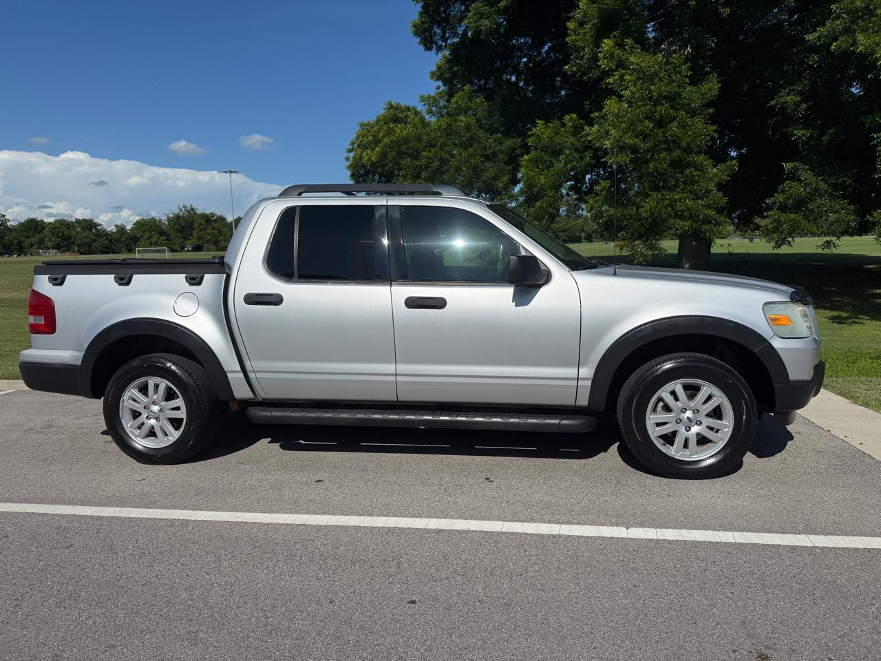 Ford Explorer Sport Trac XLT 4.0L 2WD 2010
