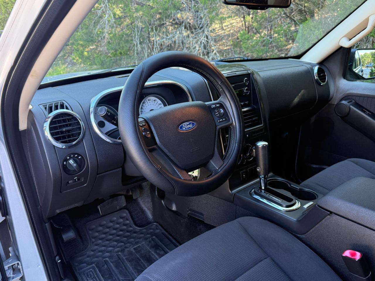 Ford Explorer Sport Trac XLT 4.0L 2WD 2010