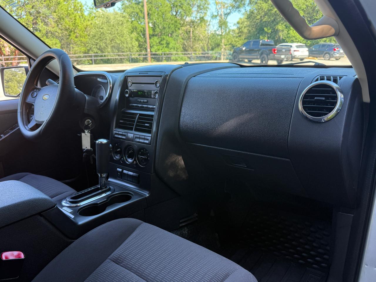 Ford Explorer Sport Trac XLT 4.0L 2WD 2010
