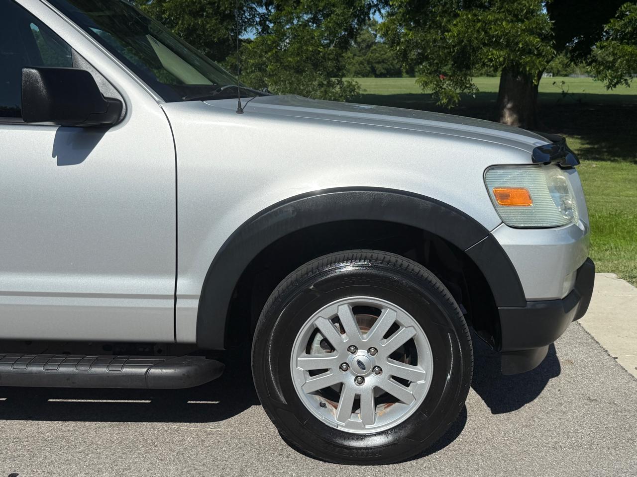 Ford Explorer Sport Trac XLT 4.0L 2WD 2010