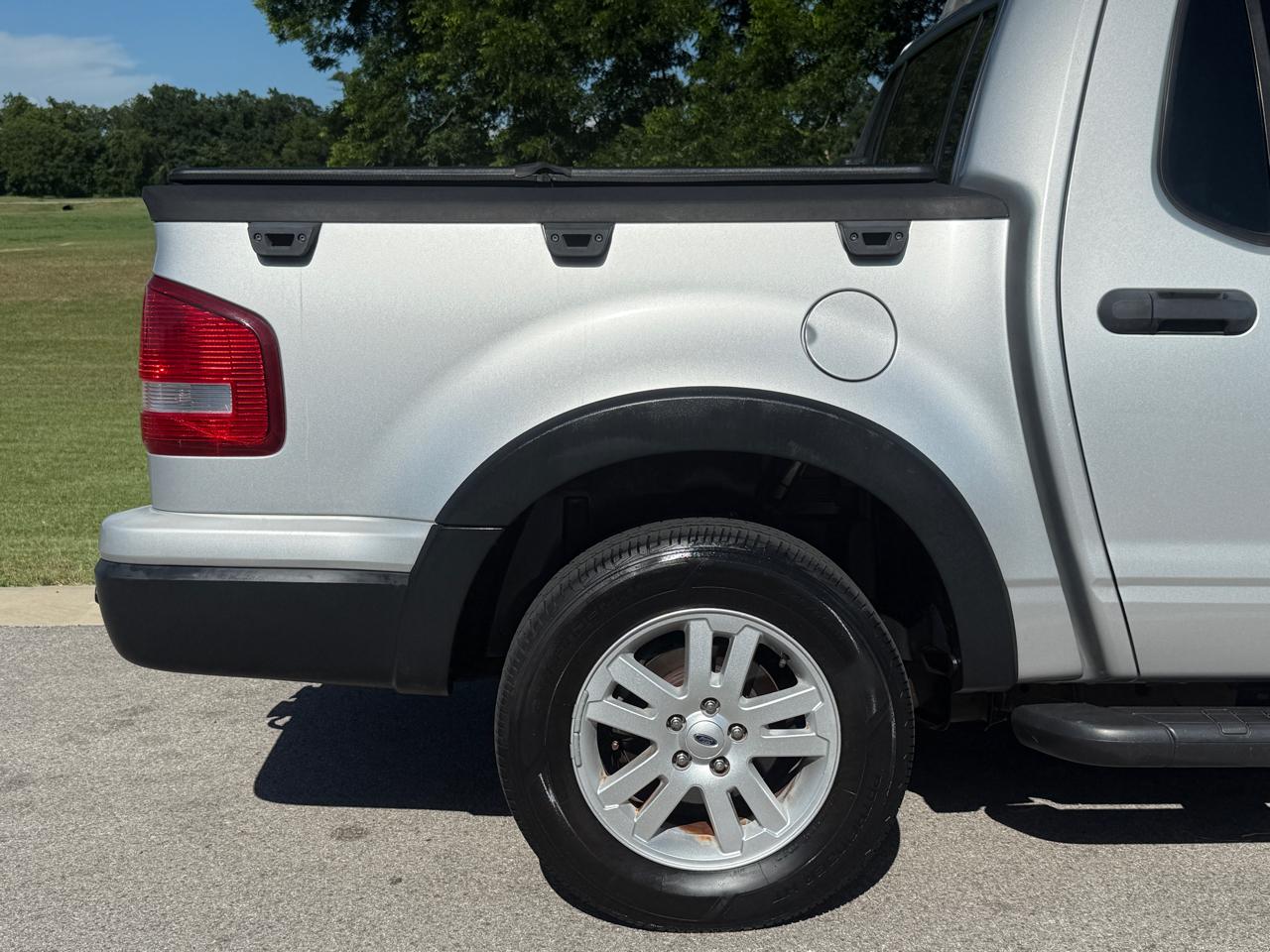 Ford Explorer Sport Trac XLT 4.0L 2WD 2010