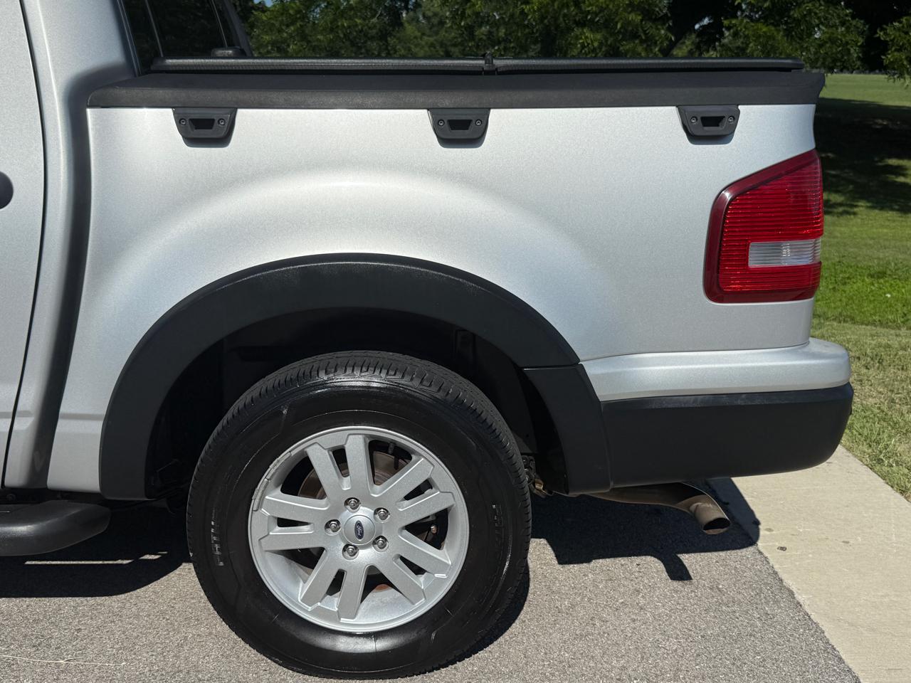 Ford Explorer Sport Trac XLT 4.0L 2WD 2010