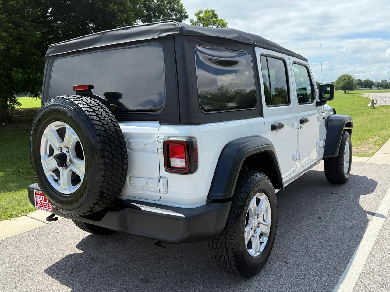 Jeep Wrangler Unlimited Sport 2018