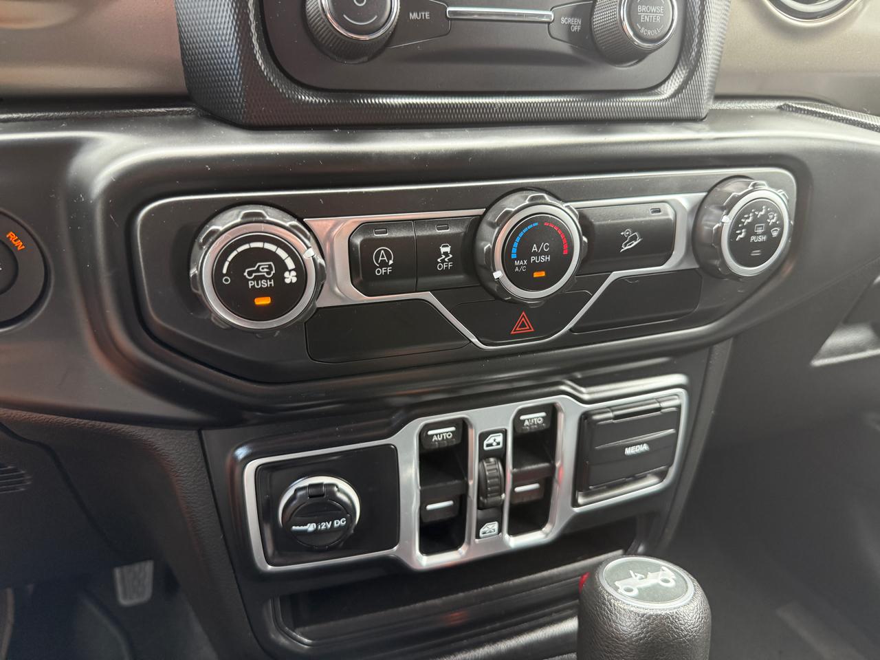 Jeep Wrangler Unlimited Sport 2018