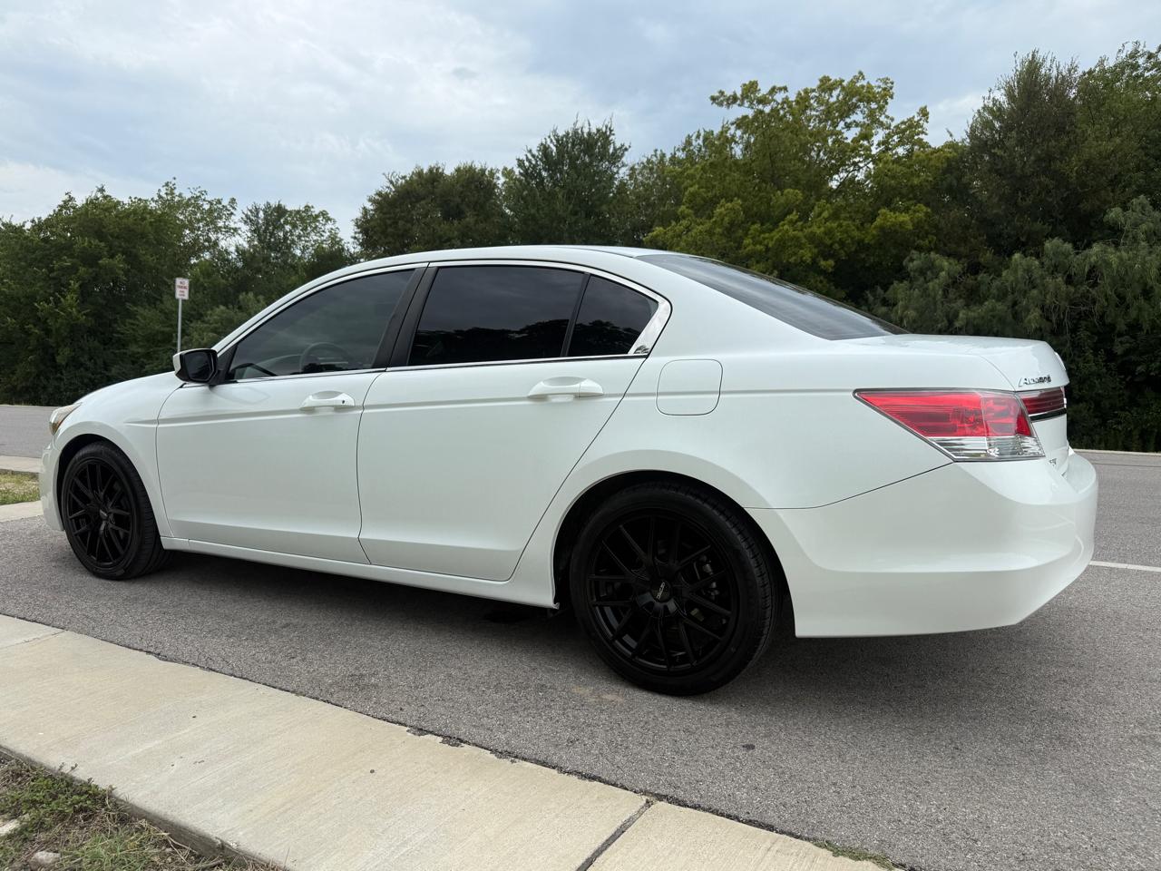 Honda Accord LX sedan AT 2012