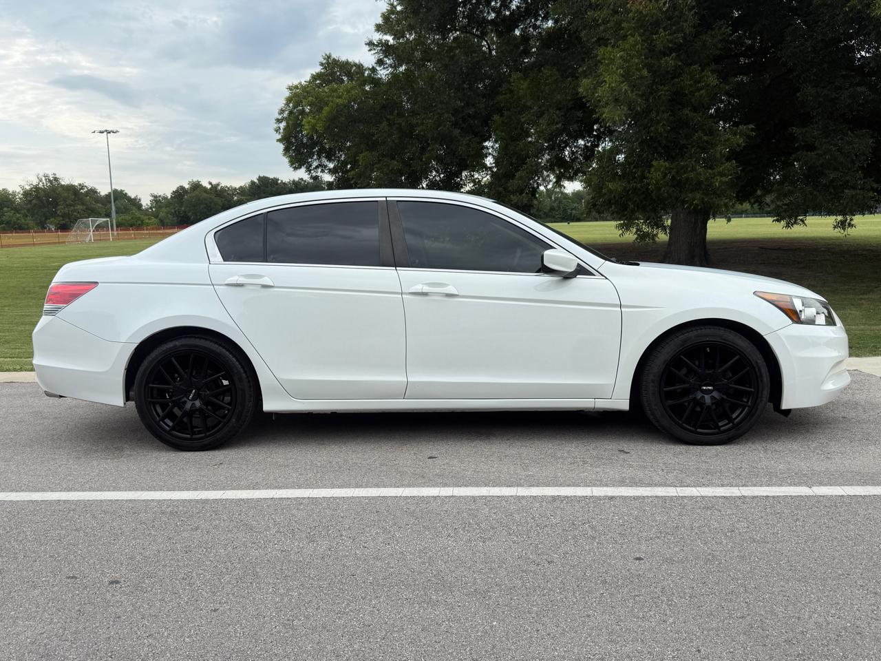 Honda Accord LX sedan AT 2012