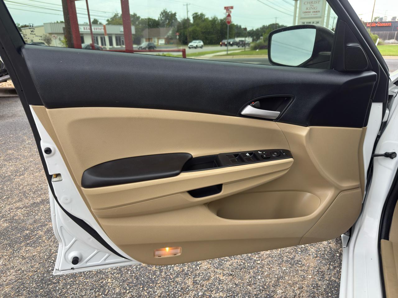 Honda Accord LX sedan AT 2012