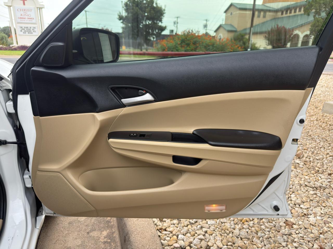 Honda Accord LX sedan AT 2012