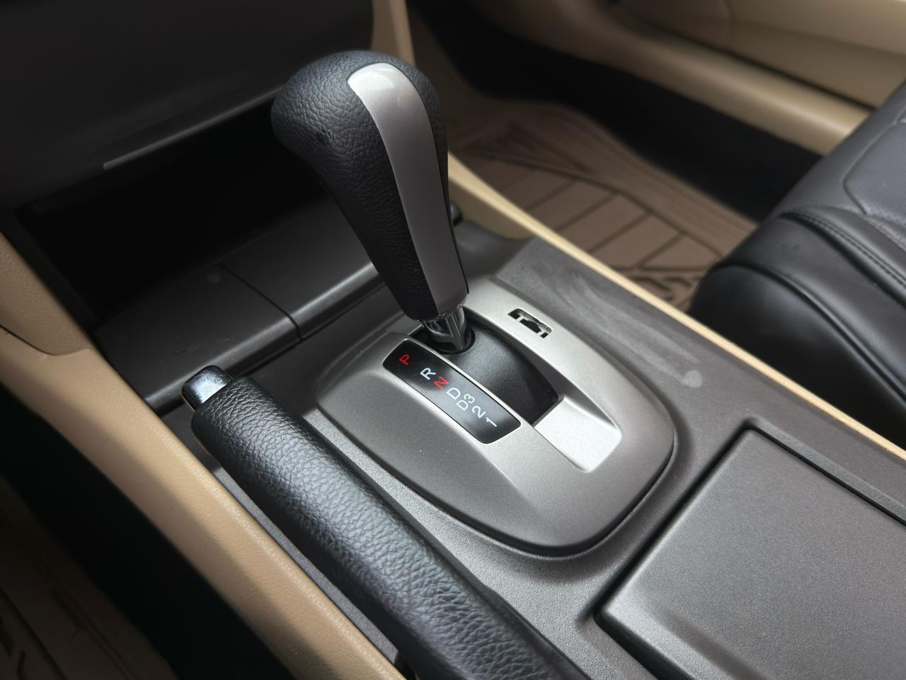 Honda Accord LX sedan AT 2012