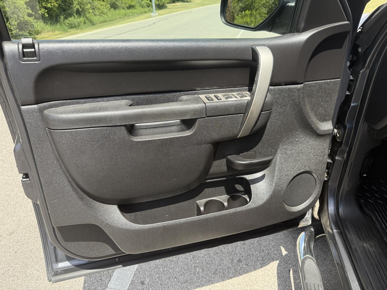Chevrolet Silverado 1500 LT Crew Cab 2WD 2011