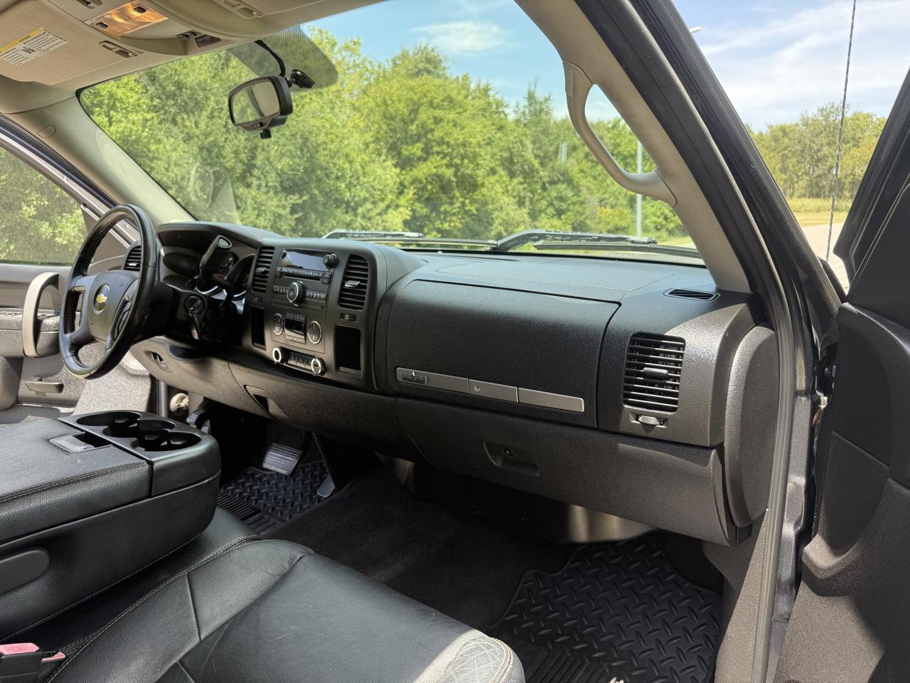 Chevrolet Silverado 1500 LT Crew Cab 2WD 2011