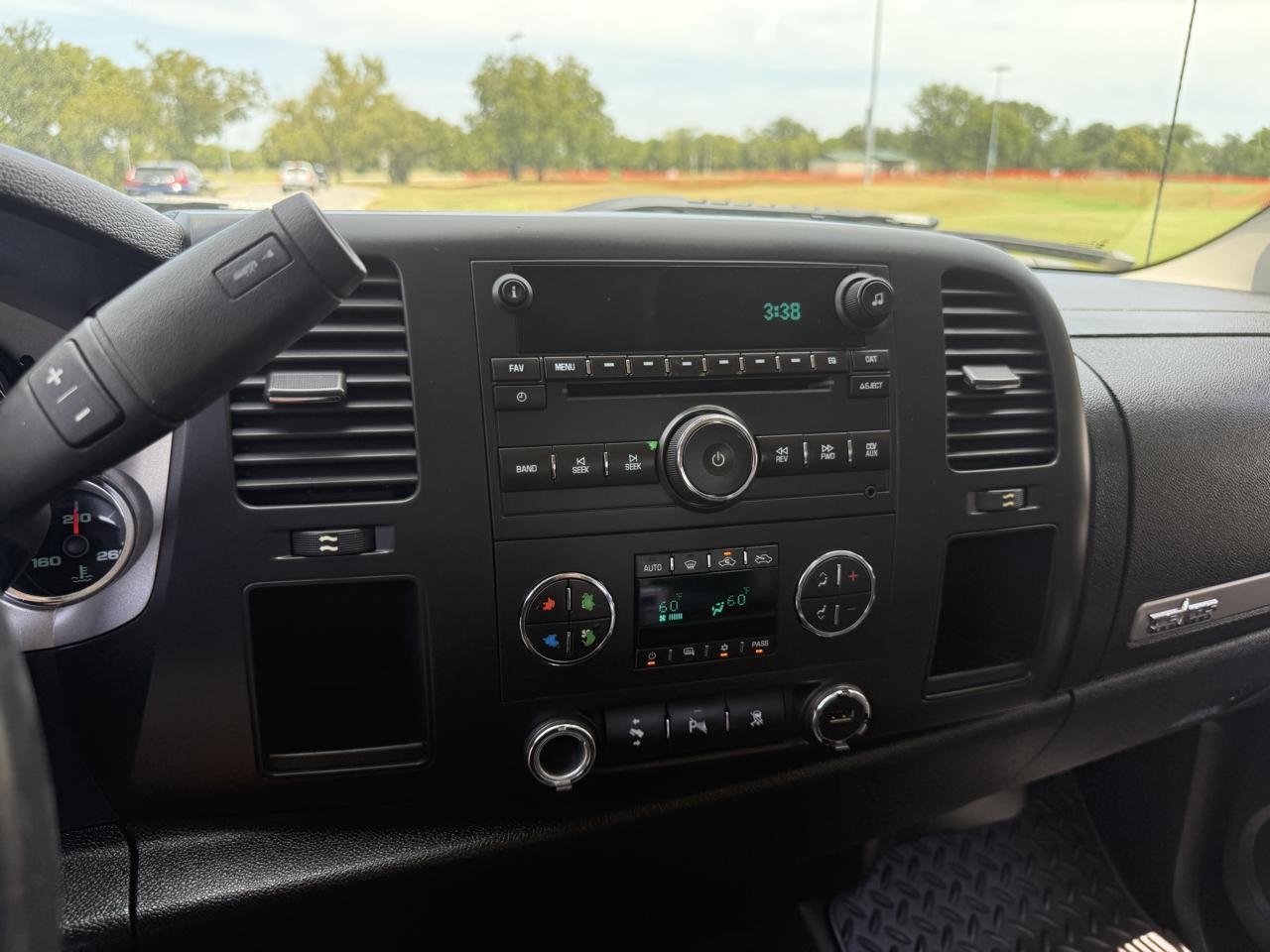 Chevrolet Silverado 1500 LT Crew Cab 2WD 2011