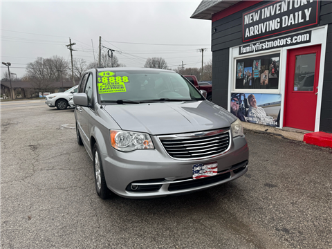 2014 Chrysler Town & Country TOURING