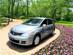 2010 Nissan Versa  2010 Nissan Versa