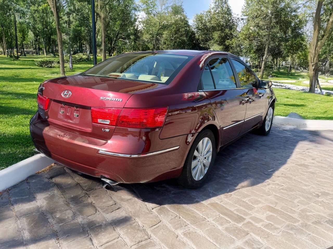 Hyundai Sonata SE V6 2010