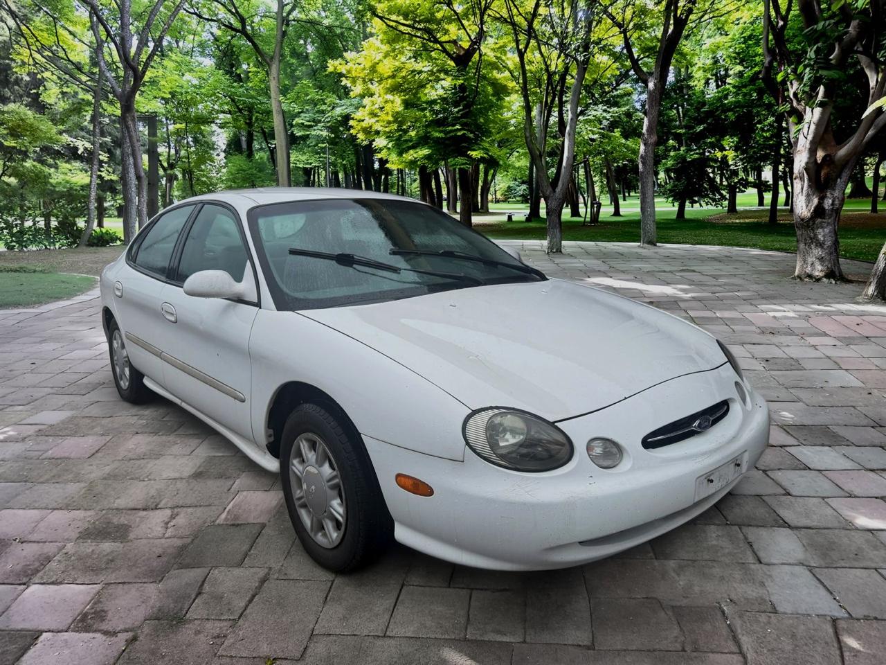 1998 Ford Taurus LX