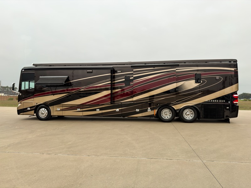 Tiffin Motorhomes Allegro Bus  2016