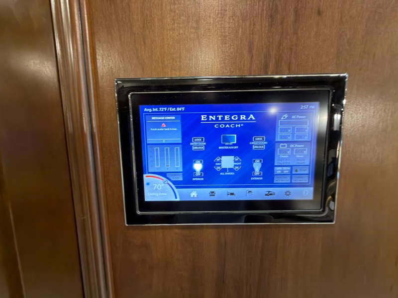 Entegra Coach Anthem  2018