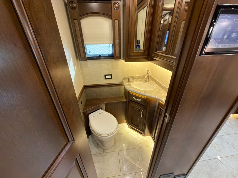 Entegra Coach Anthem  2018