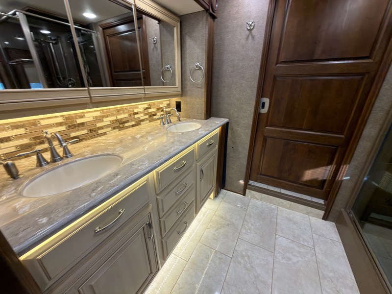 Entegra Coach Anthem  2018