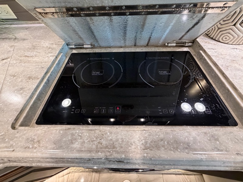 Tiffin Motorhomes Allegro Bus  2018