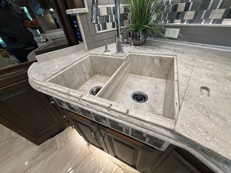 Tiffin Motorhomes Allegro Bus  2018