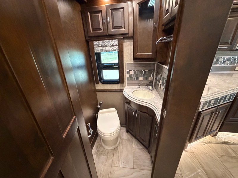 Tiffin Motorhomes Allegro Bus  2018