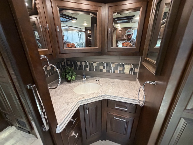 Tiffin Motorhomes Allegro Bus  2018