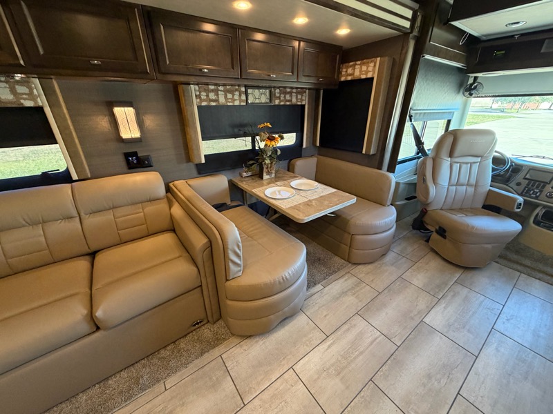 Tiffin Motorhomes Allegro Bay  2020