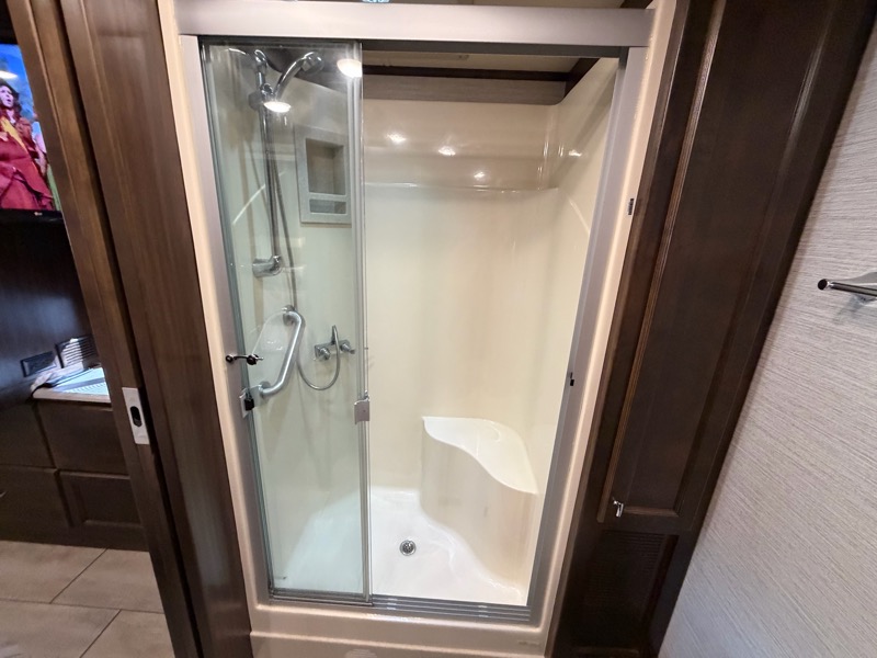 Tiffin Motorhomes Allegro Bay  2020