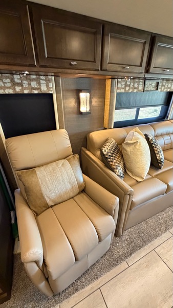 Tiffin Motorhomes Allegro Bay  2020