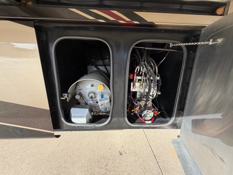 Tiffin Motorhomes Phaeton  2015