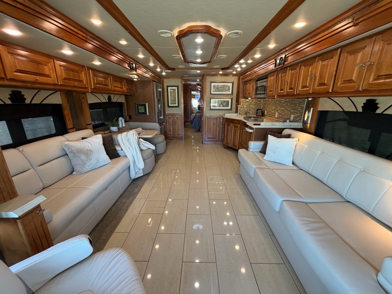 Tiffin Motorhomes Phaeton  2015