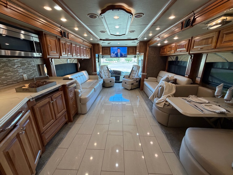 Tiffin Motorhomes Phaeton  2015