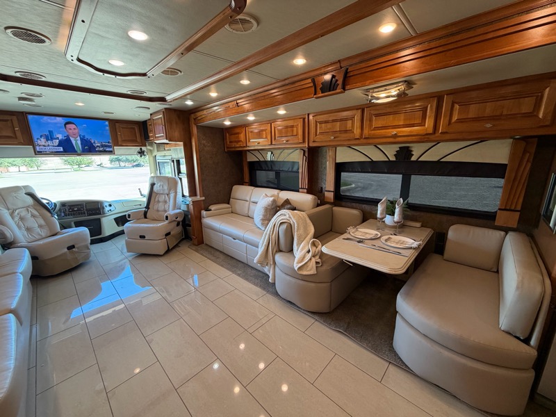 Tiffin Motorhomes Phaeton  2015