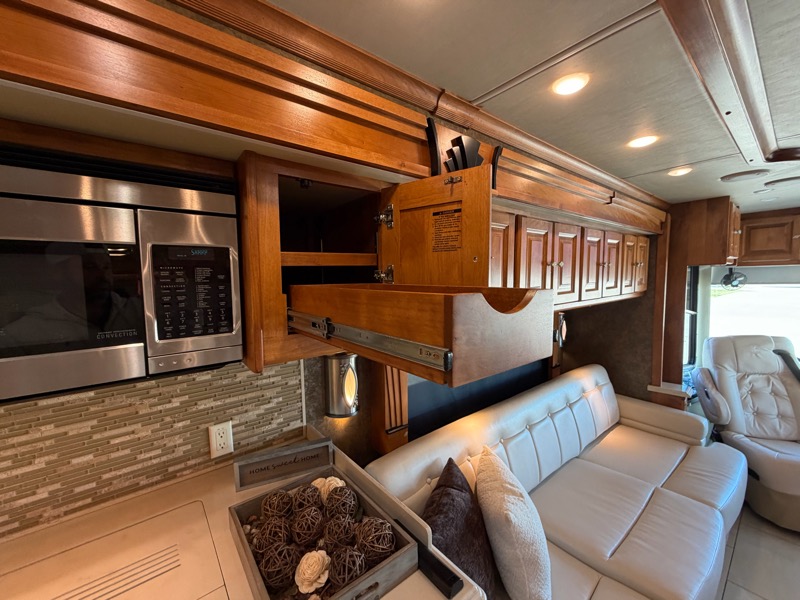 Tiffin Motorhomes Phaeton  2015