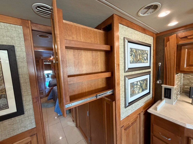 Tiffin Motorhomes Phaeton  2015