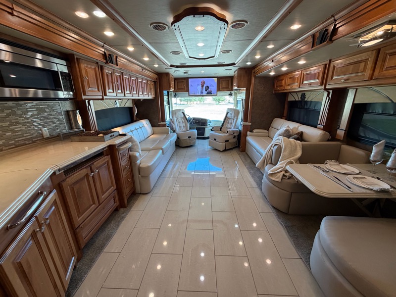 Tiffin Motorhomes Phaeton  2015