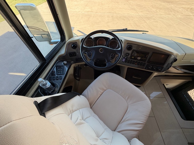 Tiffin Motorhomes Phaeton  2015
