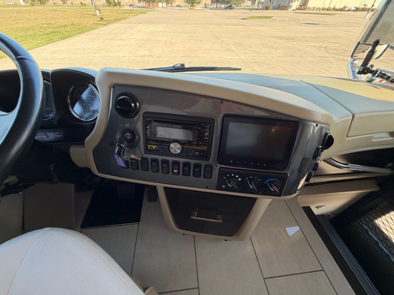 Tiffin Motorhomes Phaeton  2015