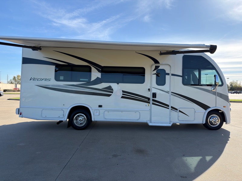 Thor Motor Coach Vegas  2022