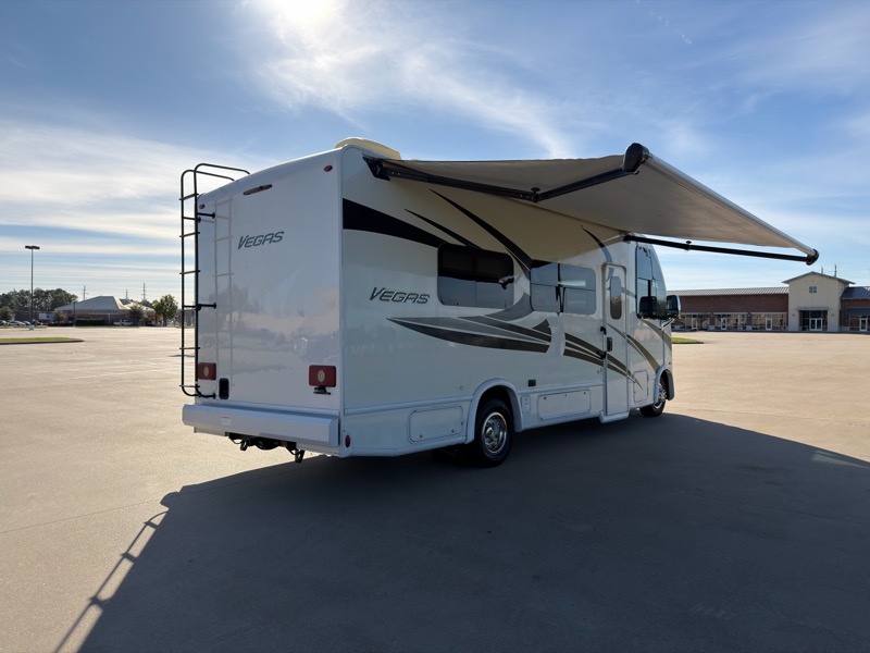 Thor Motor Coach Vegas  2022