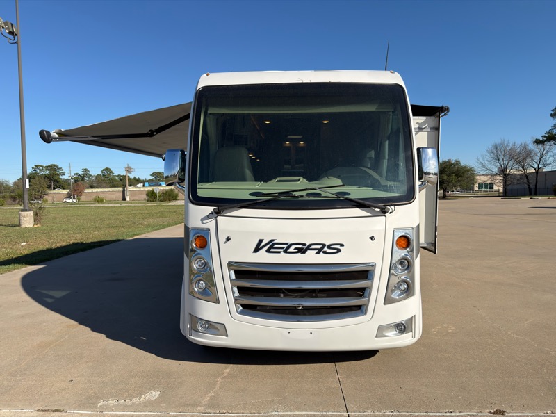 Thor Motor Coach Vegas  2022