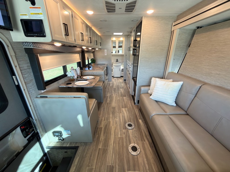 Thor Motor Coach Vegas  2022